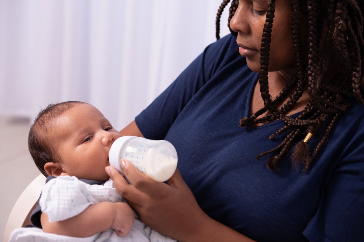 Preview image for class Bottle Feeding: Using Formula, Breast Milk, or a Combination