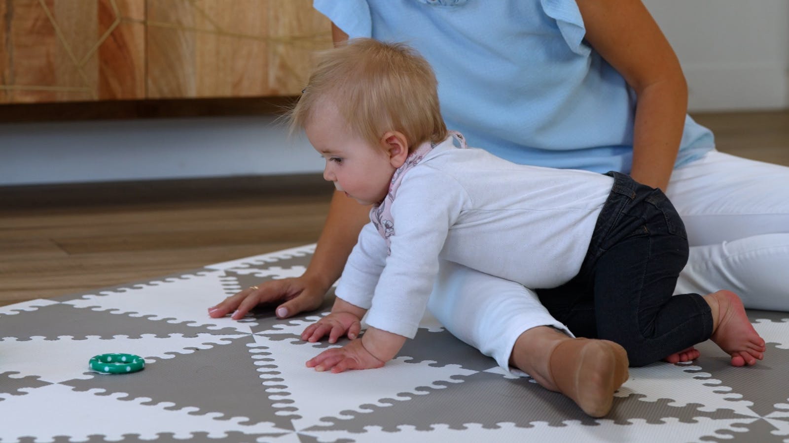 Preview image of 'Supporting Baby’s Physical Development Including Sitting, Crawling & Standing (6-12 months)'