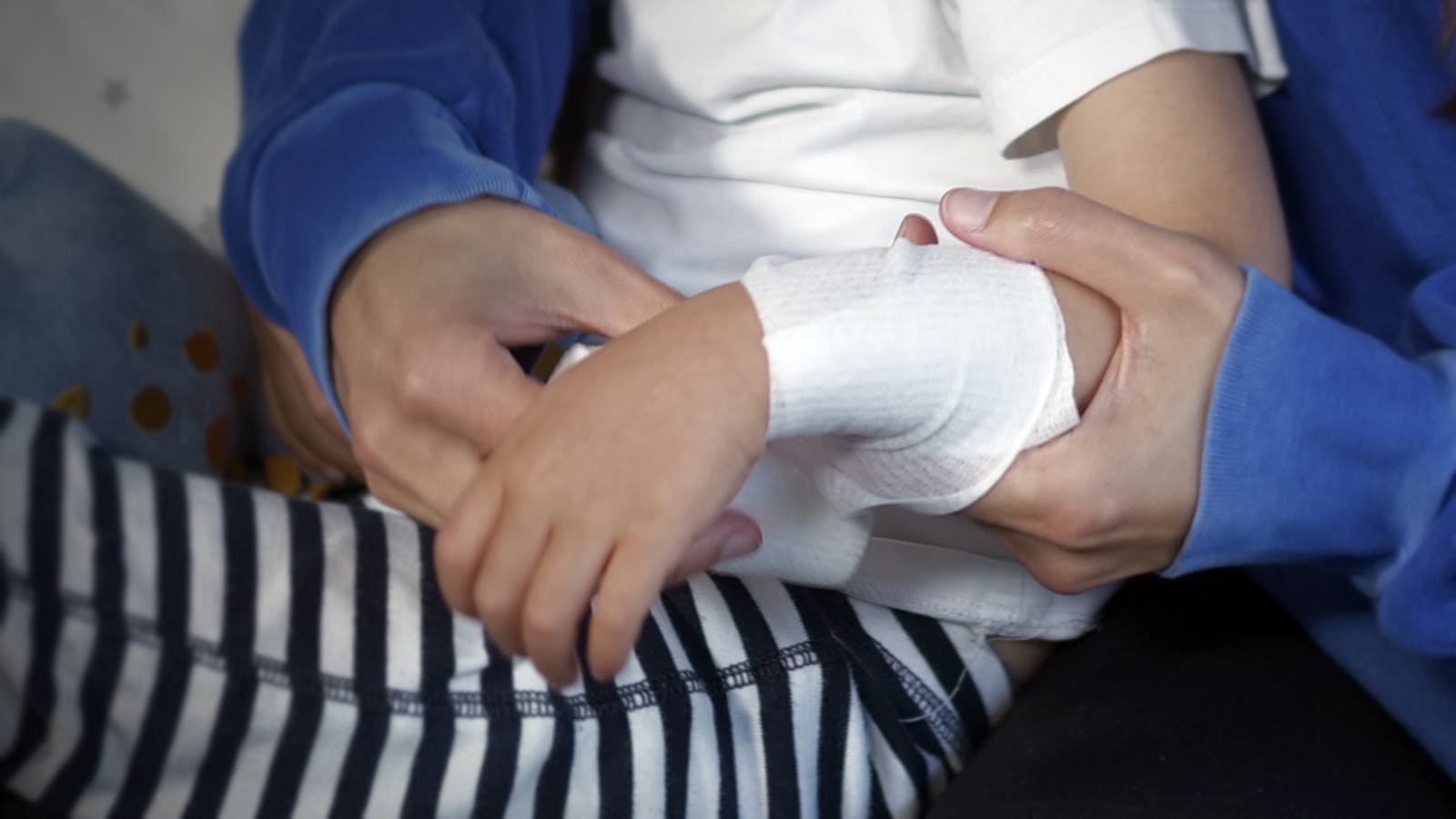 Preview image of 'How to Handle Cuts & Burns in Kids (0-5 years)'